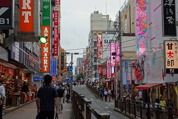 横浜駅前の様子